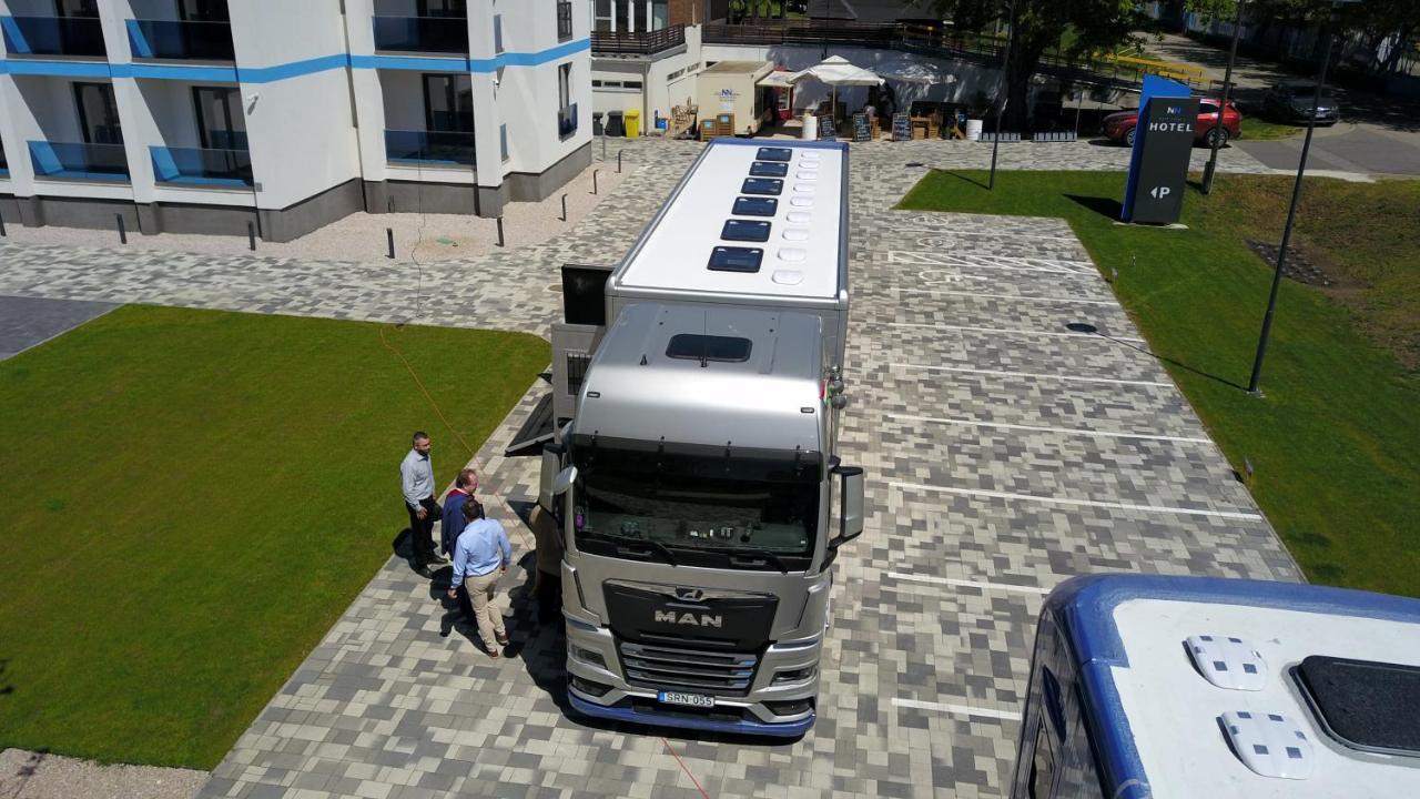 Nn Boutique Hotel Tiszaújváros Kültér fotó
