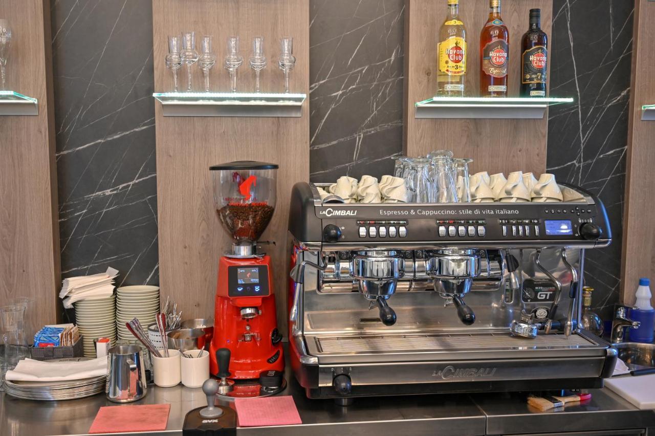 Nn Boutique Hotel Tiszaújváros Kültér fotó
