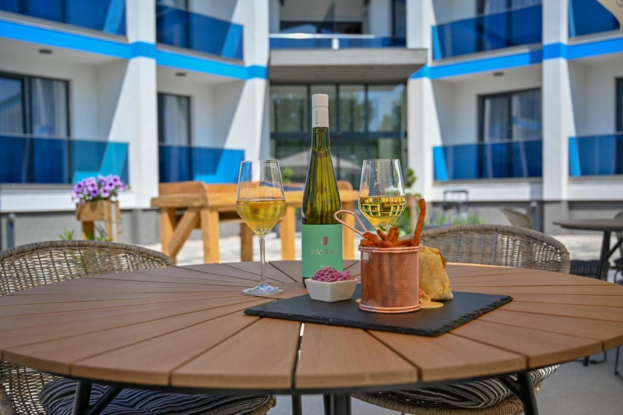 Nn Boutique Hotel Tiszaújváros Kültér fotó