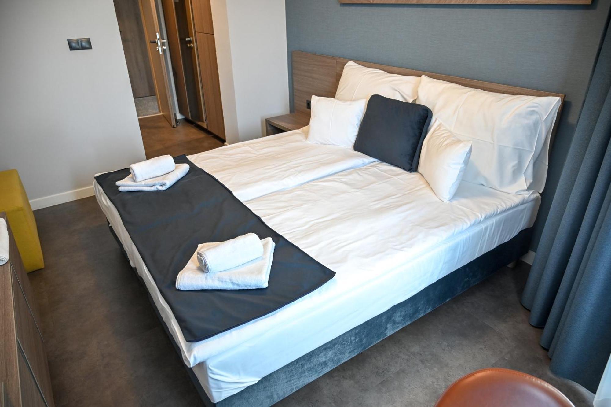 Nn Boutique Hotel Tiszaújváros Kültér fotó