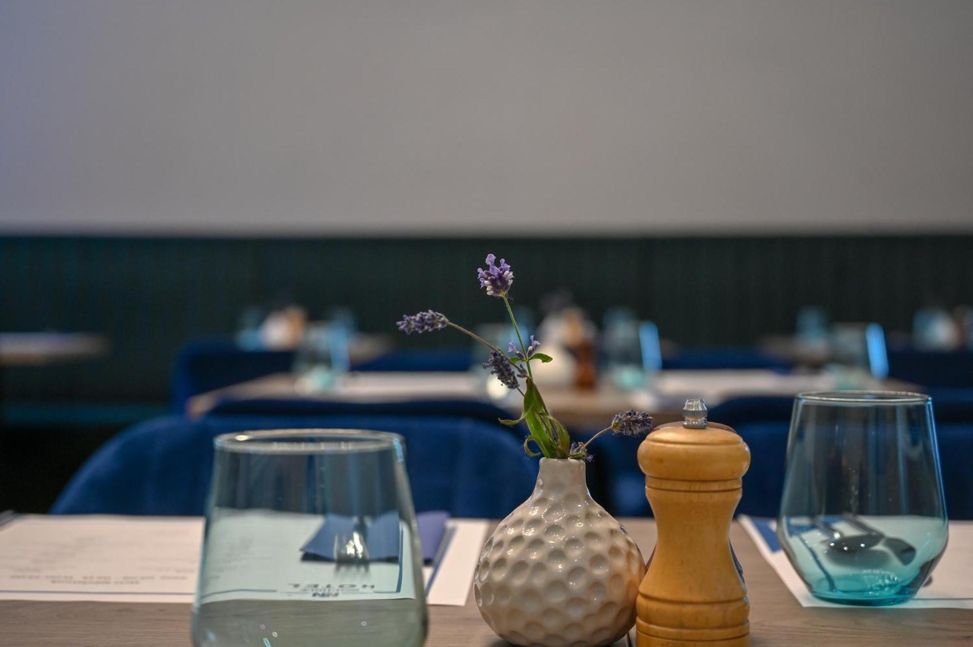 Nn Boutique Hotel Tiszaújváros Kültér fotó