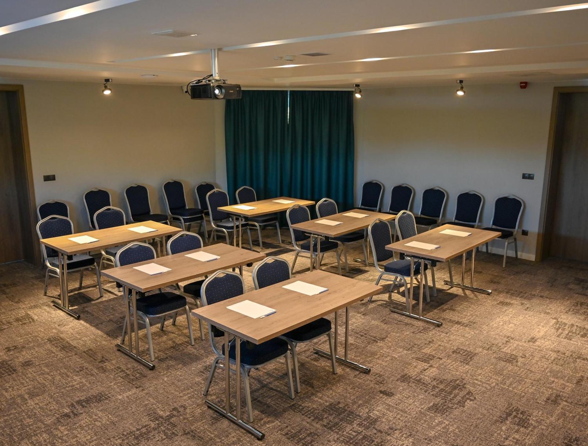 Nn Boutique Hotel Tiszaújváros Kültér fotó