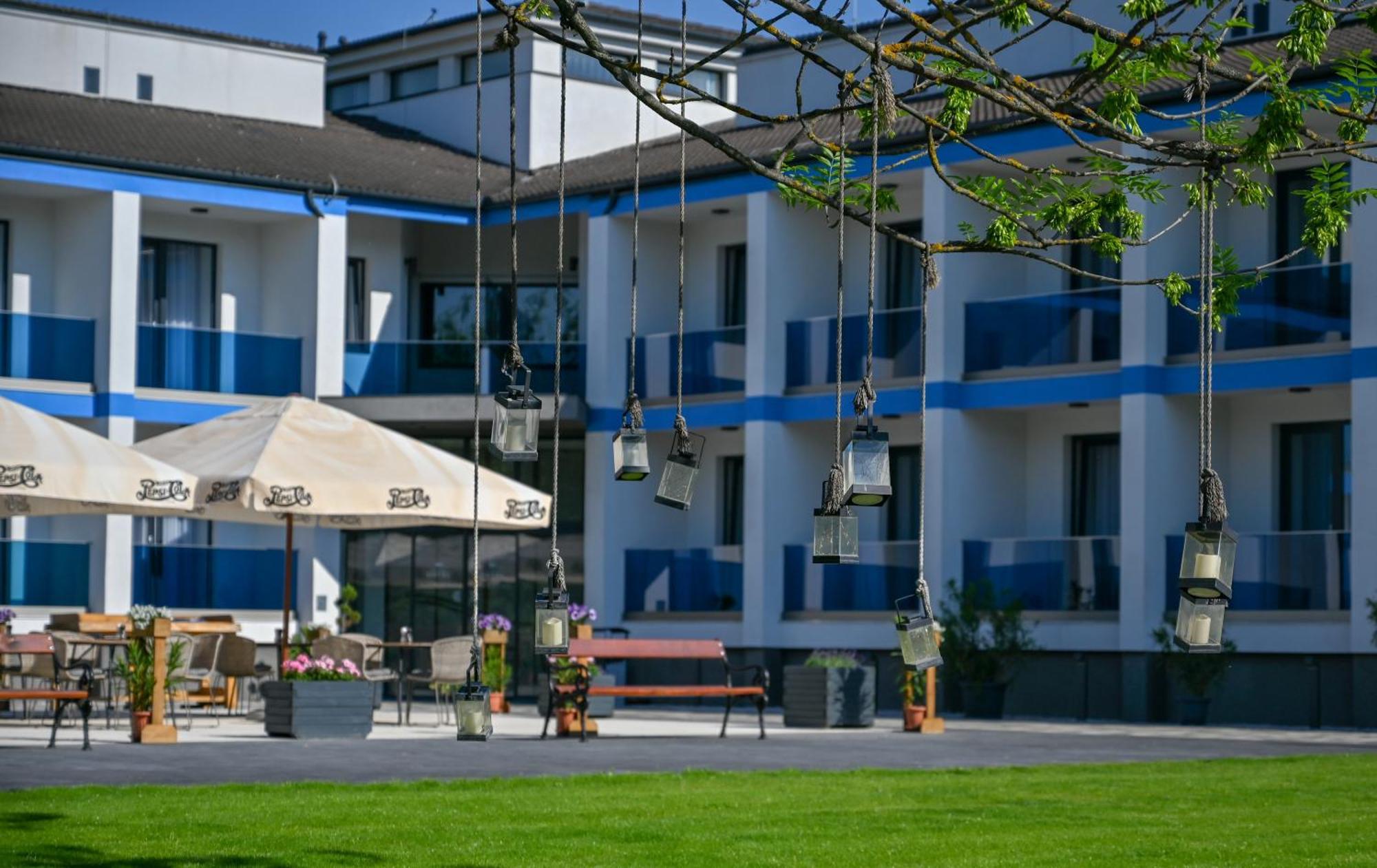 Nn Boutique Hotel Tiszaújváros Kültér fotó